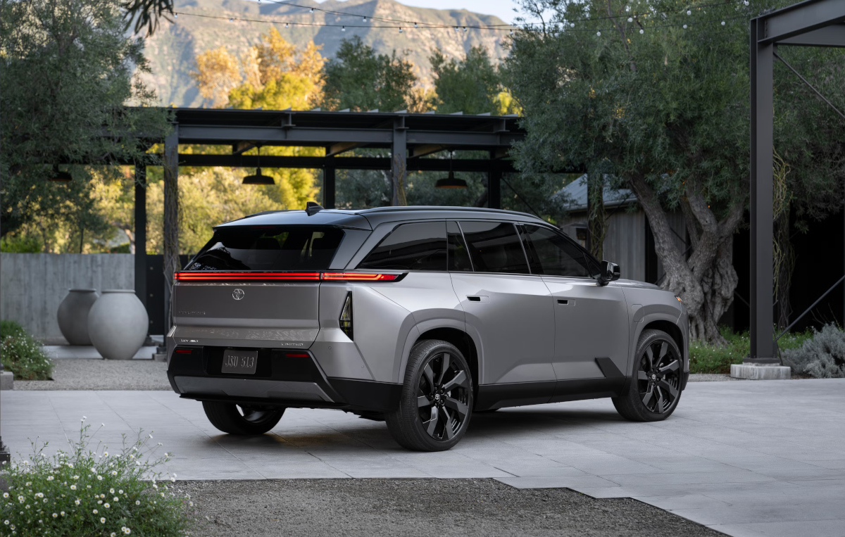 2027 Toyota Highlander EV Limited AWD